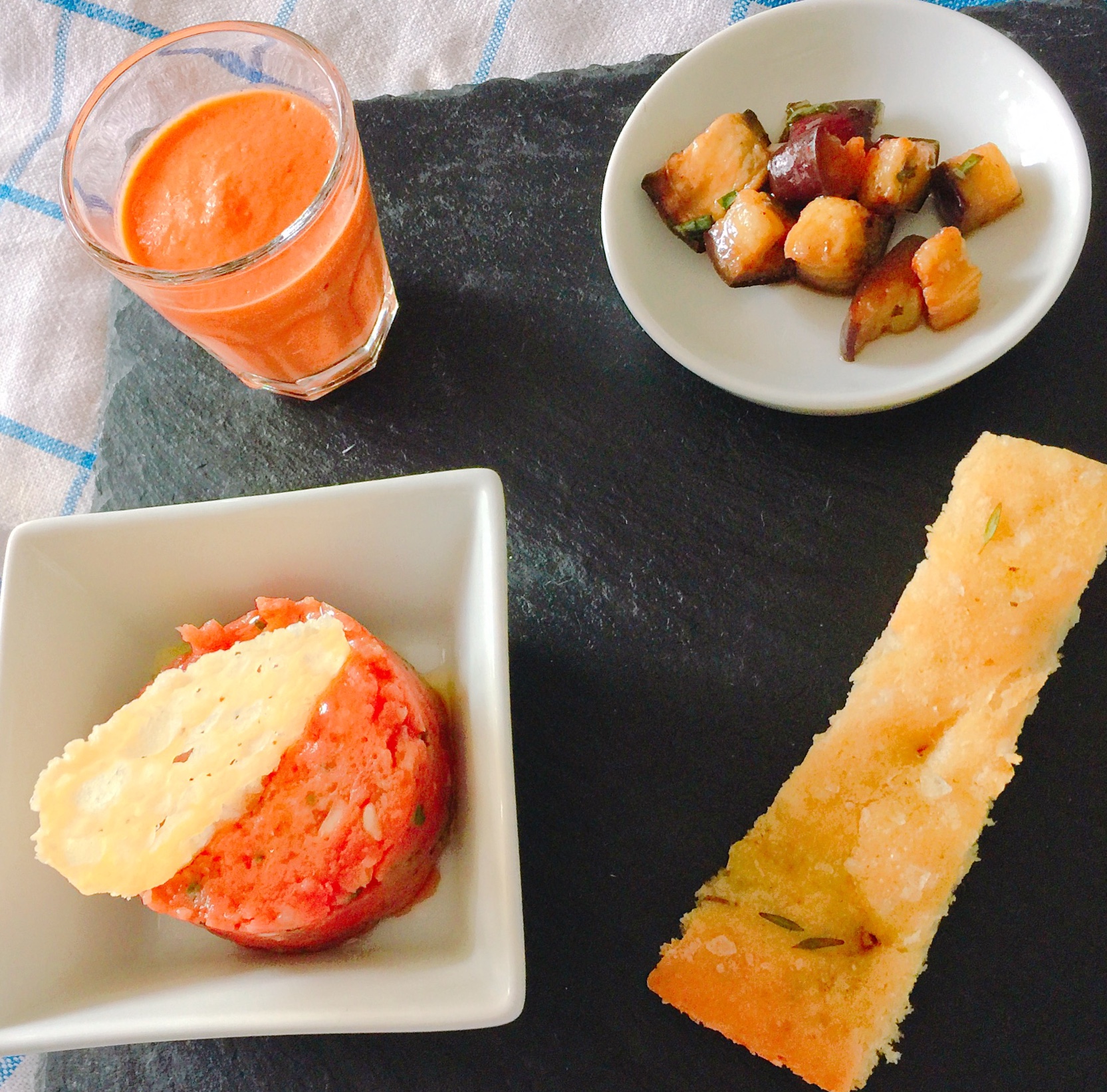 Panna Cotta aus sonnengetrockneten Tomaten | deliciously.ch