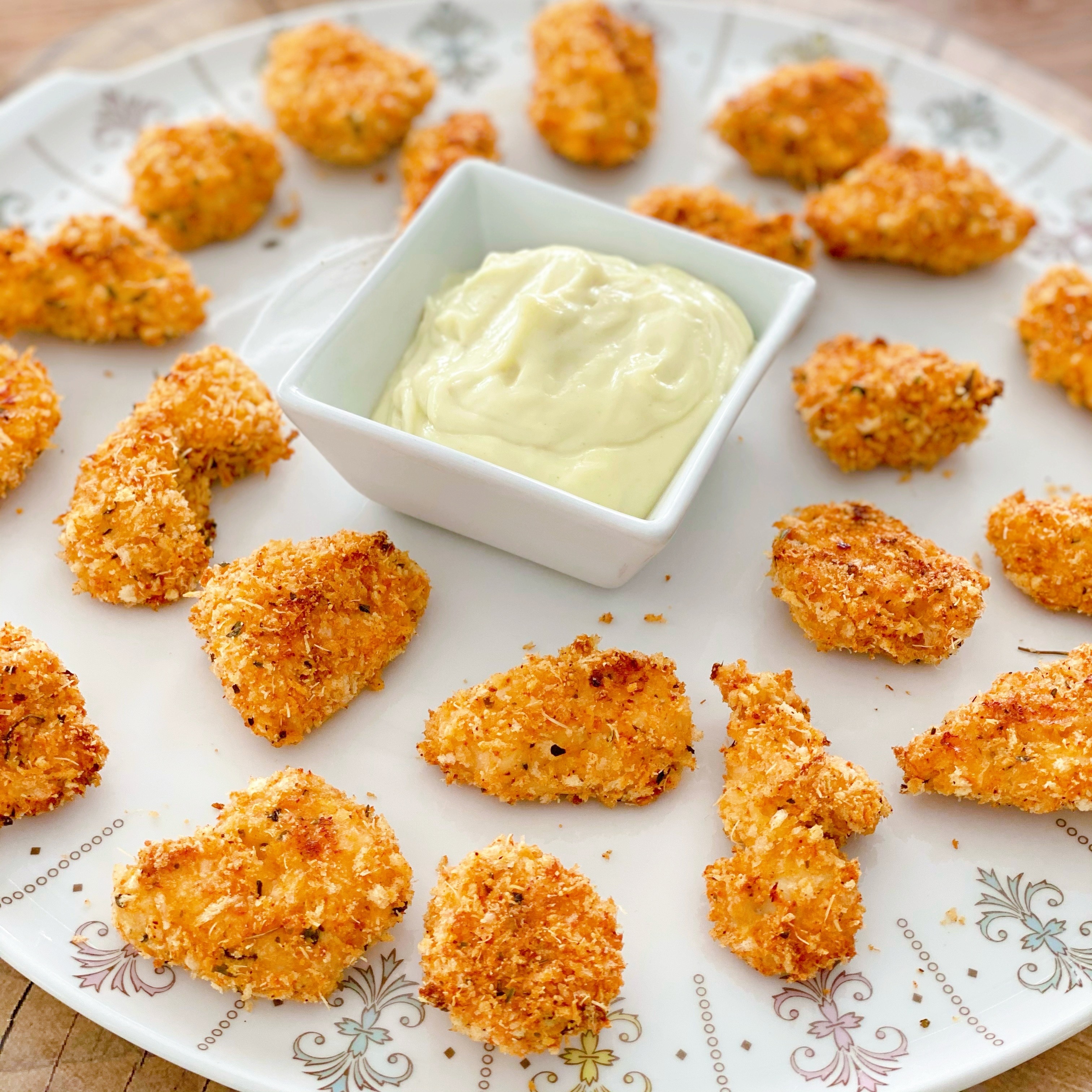Crispy Parmesan Chicken Nuggets mit WasabiMayonnaise deliciously.ch