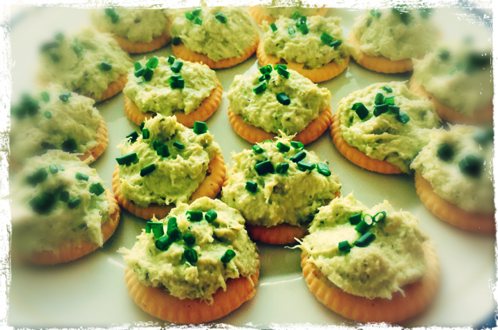 Cracker mit Krabben-Pesto-Dip | deliciously.ch Cracker mit Krabben-Pesto-Dip | deliciously.ch